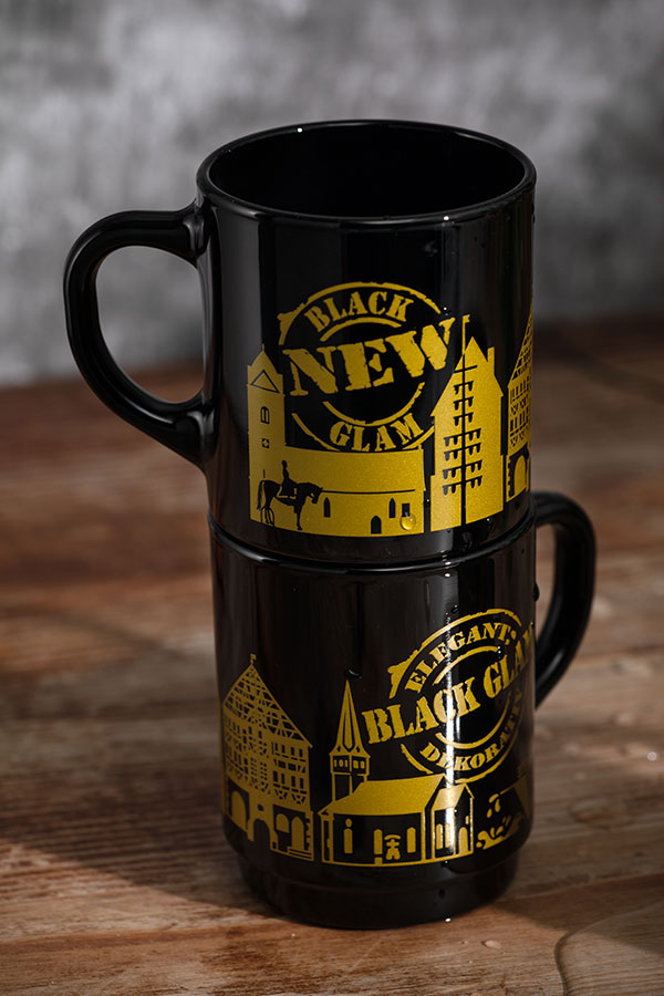 Henkelbecher Black Glam in Schwärz mit goldenem Aufdruck