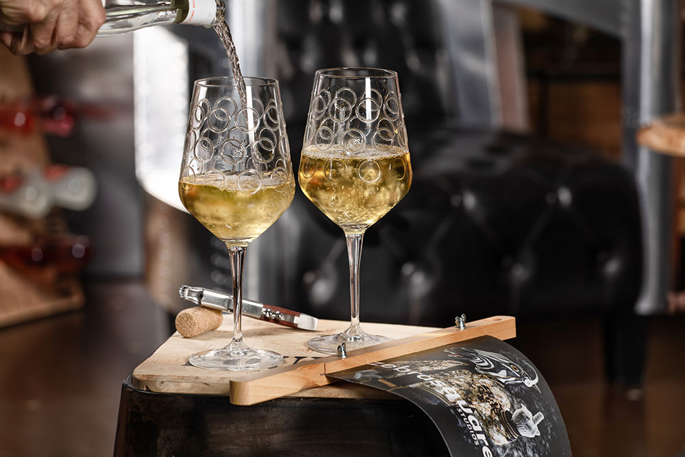 Elektra Weinglas mit Dubbe im 3D-Effekt