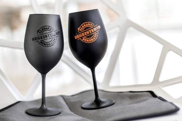 Stimmungsbild Madlen in glau matt und schwarz matt